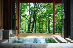 Aed väljaspool majutusasutust THE HIRAMATSU KARUIZAWA MIYOTA