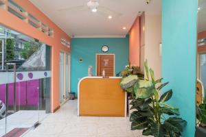 Gallery image of Sans Hotel Fif Fa Malang by RedDoorz in Malang