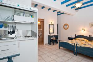 Gambar di galeri bagi George's beach studios Aliki Paros di Aliki