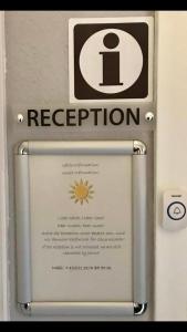 a sign on a door that says reception at Komfort-Ferienwohnung Dreilaendereck in Ochtrup