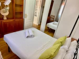 Łóżko lub łóżka w pokoju w obiekcie Deyanira Suite, Aeropuerto, IFEMA