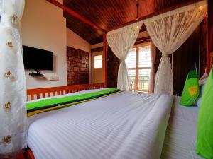 Postel nebo postele na pokoji v ubytování Treebo The Appa'S Resort