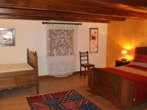 Katil atau katil-katil dalam bilik di Maison de village 6 pers avec salle de jeux, proche nature et cristalleries de Baccarat - FR-1-589-59
