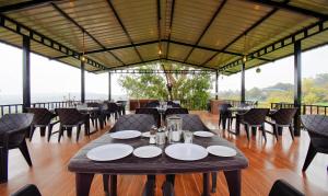 a dining room with a table and chairs at Treebo Trend The Appa'S Resort in Mahabaleshwar