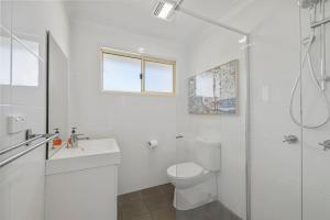 Ένα μπάνιο στο Bimbimbi 2 11 Willow Street +13 φωτογραφίες