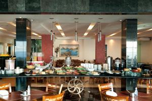 a restaurant with a table with food on it at Hotel Jangadeiro in Recife