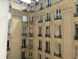 My Trip in Paris - Eiffel Tower في باريس: واجهة مبنى شبابيك وشرفات