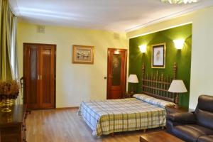 Gallery image of Hostal Aribel Longinos in Cercedilla