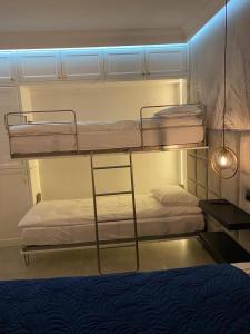 Posteľ alebo postele v izbe v ubytovaní MALAGA APARTAMENTY BALTICUS