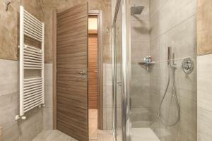 Ένα μπάνιο στο Silvy House +34 φωτογραφίες