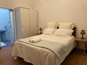 מיטה או מיטות בחדר ב-Perfect long stay, near Rondevlei nature reserve,free WiFi
