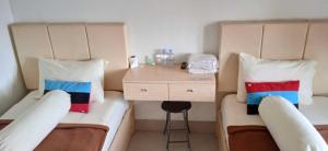 Postel nebo postele na pokoji v ubytování Guest House Pinarak 2 Syariah near GOR Satria Purwokerto Mitra RedDoorz
