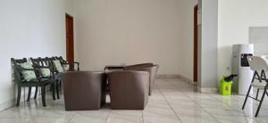 Posezení v ubytování Guest House Pinarak 2 Syariah near GOR Satria Purwokerto Mitra RedDoorz