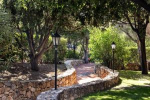 A garden outside Il Giardino degli Oleandri