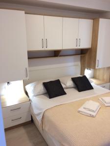 Postel nebo postele na pokoji v ubytování Apartment in Podgora with sea view, terrace, air conditioning, WiFi 4492-1