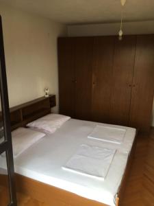 Postel nebo postele na pokoji v ubytování Apartment in Podgora with sea view, terrace, WiFi 4492-5
