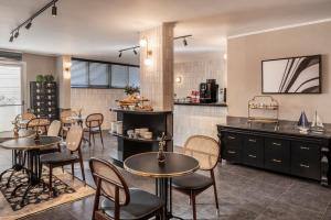 Gallery image of The New Port Hotel TLV in Tel Aviv