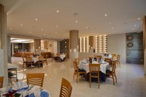 a dining room with tables and chairs in a restaurant at Hotel Ristorante Toscana in Alassio