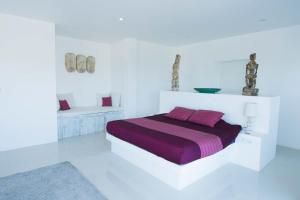 Ein Bett oder Betten in einem Zimmer der Unterkunft Rapture Surfcamps Green Bowl