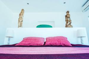 Ein Bett oder Betten in einem Zimmer der Unterkunft Rapture Surfcamps Green Bowl