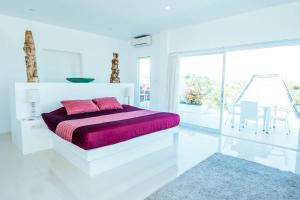 Ein Bett oder Betten in einem Zimmer der Unterkunft Rapture Surfcamps Green Bowl