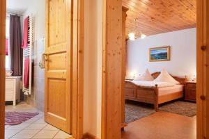 Postel nebo postele na pokoji v ubytování Gasthof & Pension Steppacher + 28 fotografií