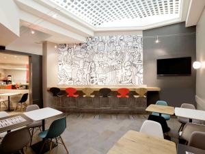 a restaurant with a large mural on the wall at ibis Paris Gare du Nord TGV in Paris