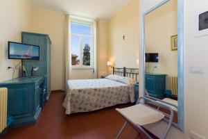 a bedroom with a bed and a mirror at Hotel Villa San Giuseppe in San Bartolomeo al Mare