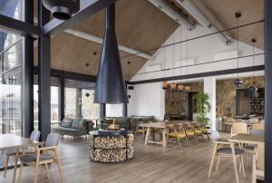 Reštaurácia alebo iné gastronomické zariadenie v ubytovaní Hotel Selena Family Resort