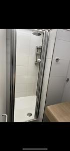 a shower with a glass door in a bathroom at Barcelona . CHILLINGHOUSE # 10, 3 Min. von ICE, NETFLIX, Garten in Siegburg