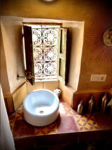 Et badeværelse på Maison d'hôte ''J''