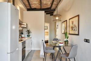 a kitchen and dining room with a table and chairs at AinB Eixample-Miro Apartments in Barcelona