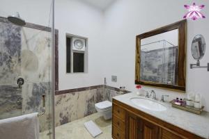 Vannituba majutusasutuses Pushkar Fort - Luxury Heritage Resort