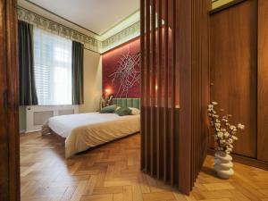 a bedroom with a bed and a large window at Papiu 9 in Sibiu