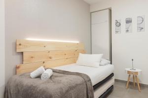Łóżko lub łóżka w pokoju w obiekcie Dobo Madrid ANR1