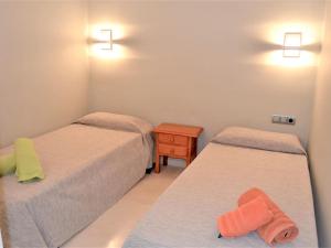 Posteľ alebo postele v izbe v ubytovaní Apartment les oliveres + 17 fotografií