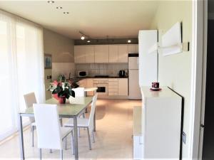 Kuchyňa alebo kuchynka v ubytovaní Apartment les oliveres
