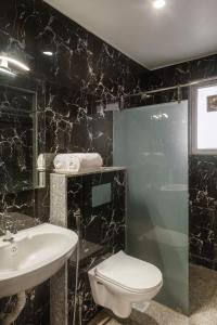 Hotel Opal的一间浴室