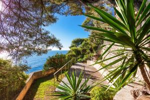 Villa la Pescade by Riviera Holiday Homes VI4257