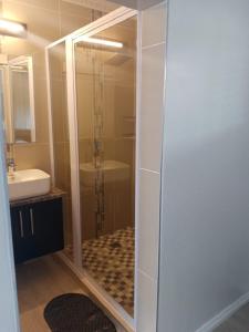 Ein Badezimmer in der Unterkunft Lucolo Palace B&B Queenstown