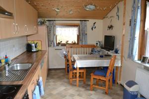 Haus-Sonneneckにあるキッチンまたは簡易キッチン