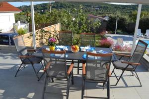 Balkón nebo terasa v ubytování holiday home on DUGI OTOK - OTOK