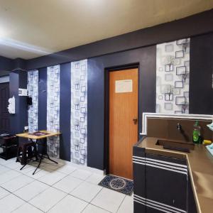 a kitchen with blue walls and a wooden door at Cabanatuan City PNY Transient INN 2 in Cabanatuan