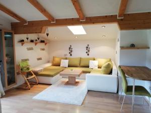 Posezení v ubytování Ferienwohnung Fernblick