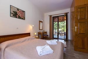 A bed or beds in a room at Aphrodite Villa Még 20 kép