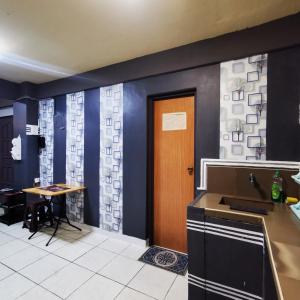 Kuchyň nebo kuchyňský kout v ubytování Cabanatuan CIty PNY TRANSIENT INN 1