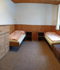 Postel nebo postele na pokoji v ubytování Chata-R Mariánská