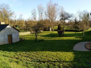 a garden with a small building in the grass at Maison éclusière Le Port, Les Refuges du Halage in Sacé +5 photos