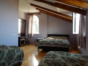 Postel nebo postele na pokoji v ubytování Zandarashvili Guest House + 37 fotografií