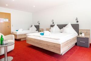 Postel nebo postele na pokoji v ubytování Hotel Die Post Meerfeld